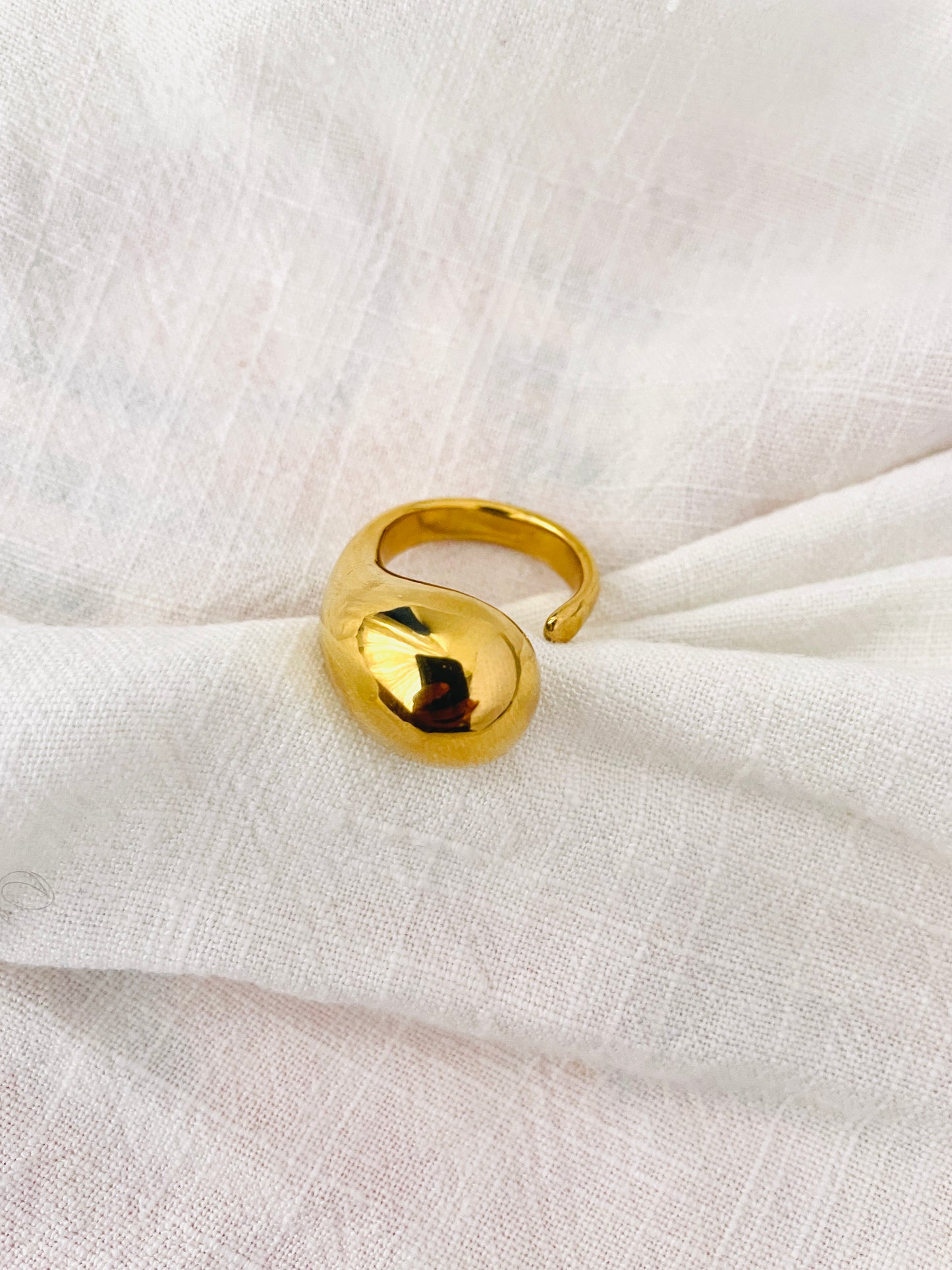 The Mini Ona Ring (gold)