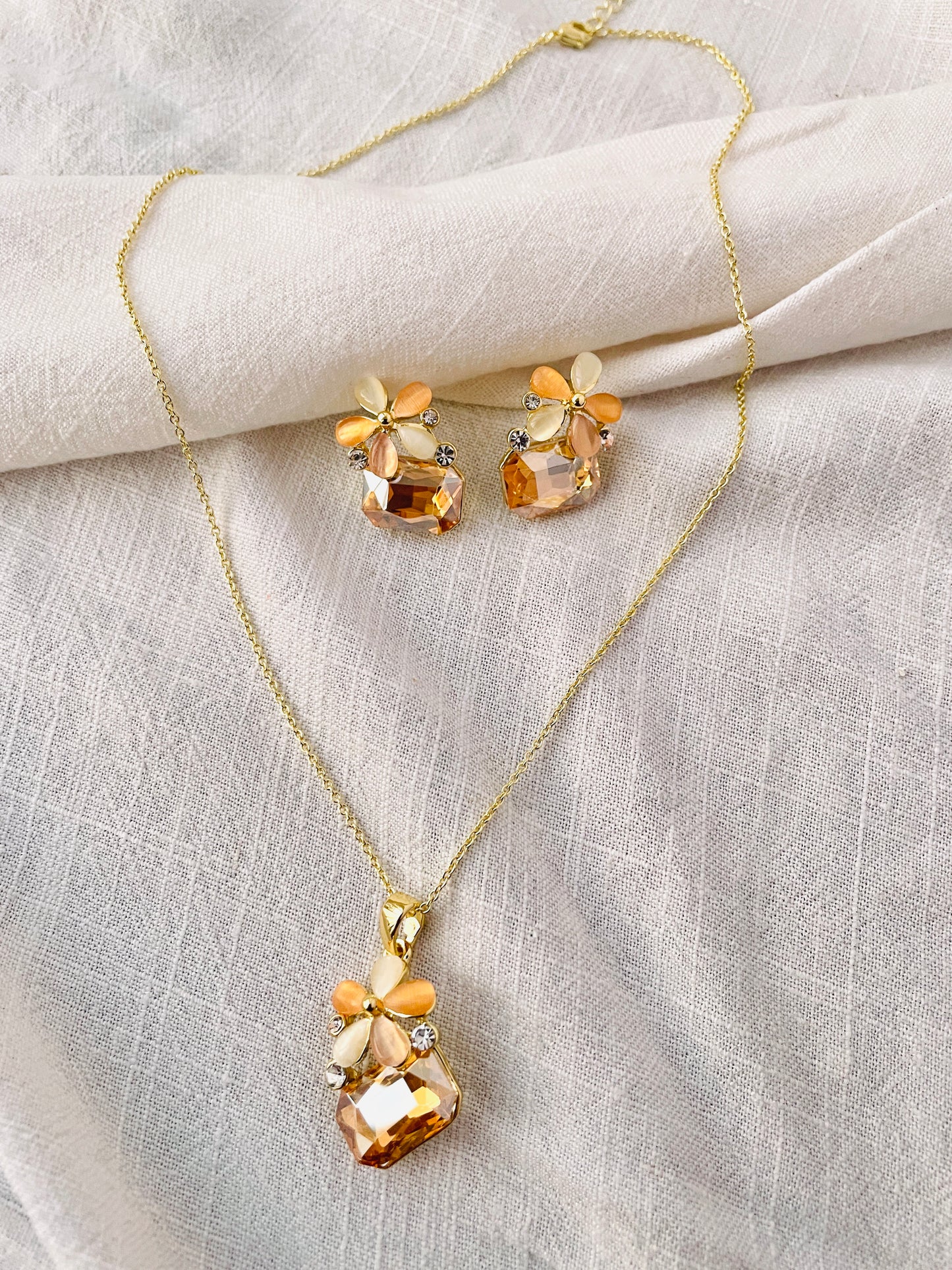 The Stasia Necklace Set (Champagne)